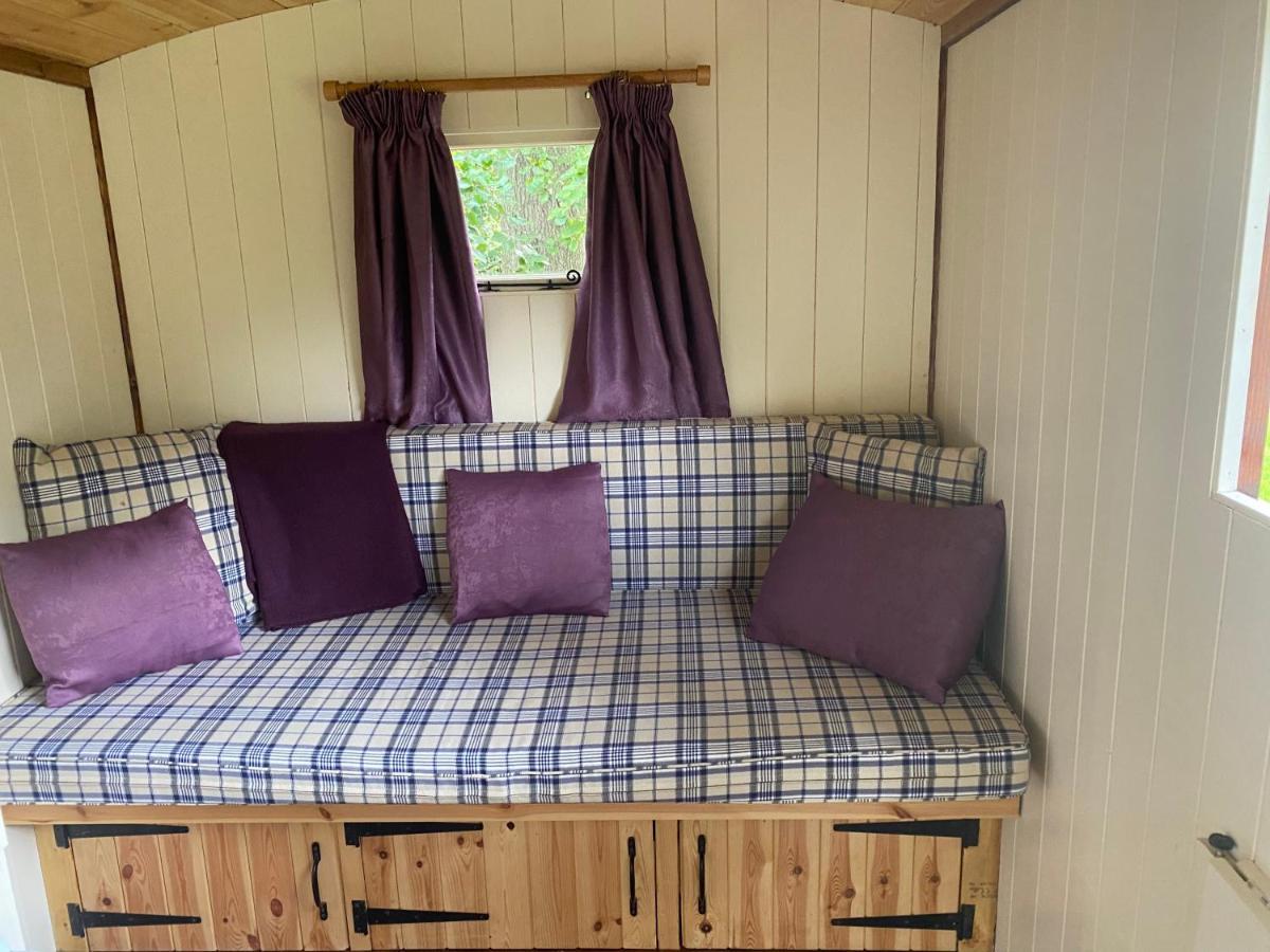 The Shepherd'S Hut - Wild Escapes Wrenbury Off Grid Glamping - Ages 12 And Over Baddiley Kültér fotó