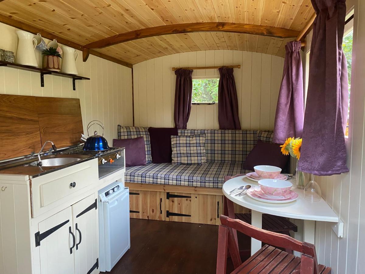 The Shepherd'S Hut - Wild Escapes Wrenbury Off Grid Glamping - Ages 12 And Over Baddiley Kültér fotó