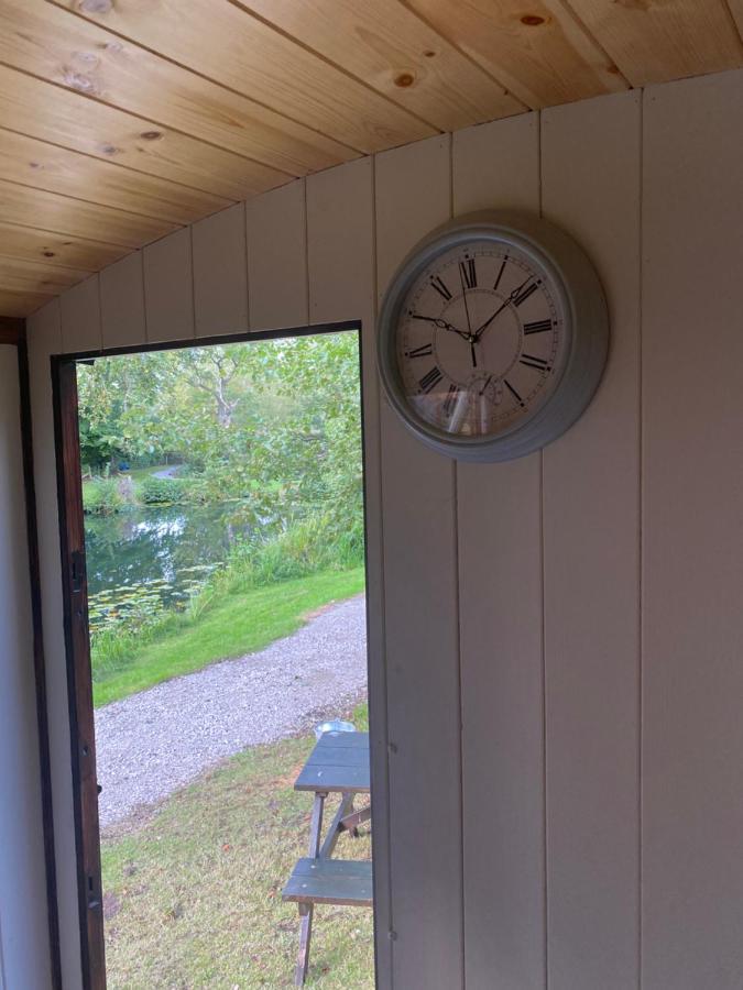 The Shepherd'S Hut - Wild Escapes Wrenbury Off Grid Glamping - Ages 12 And Over Baddiley Kültér fotó
