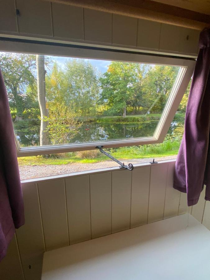 The Shepherd'S Hut - Wild Escapes Wrenbury Off Grid Glamping - Ages 12 And Over Baddiley Kültér fotó